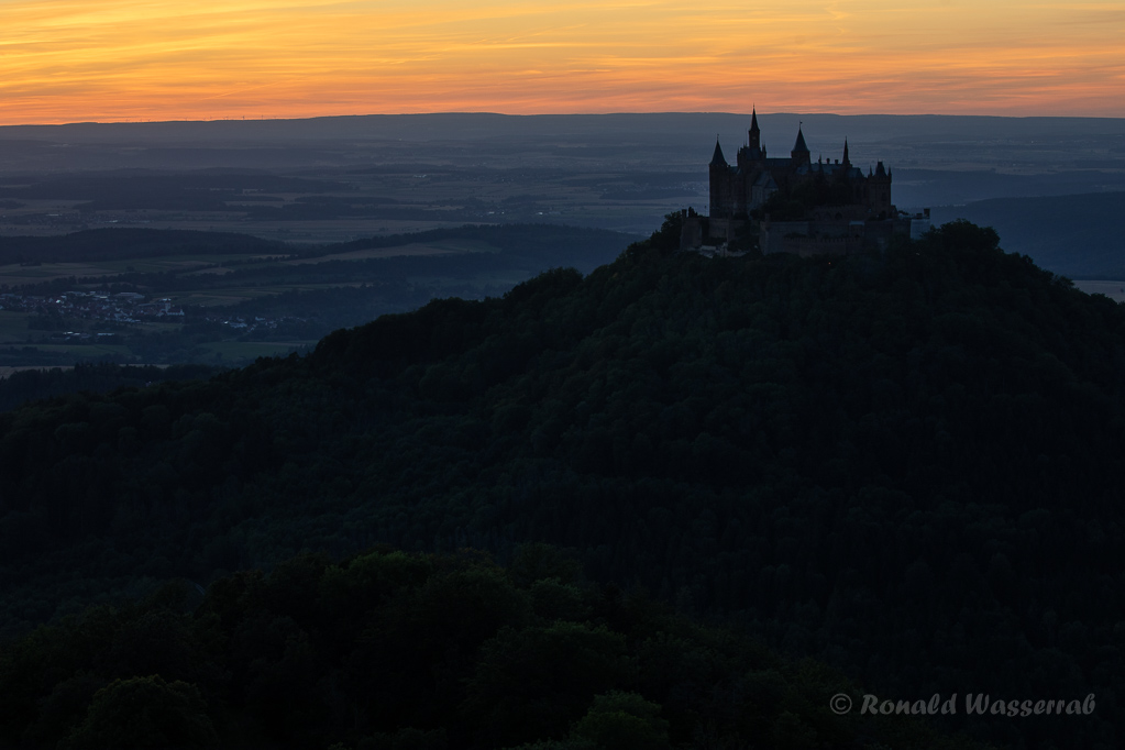 Burg Hohenzollern nach Sonnenuntergang