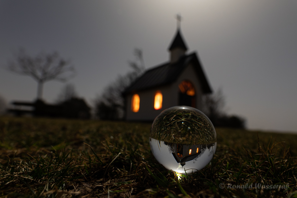 Kottenborner Kapelle in der Glaskugel