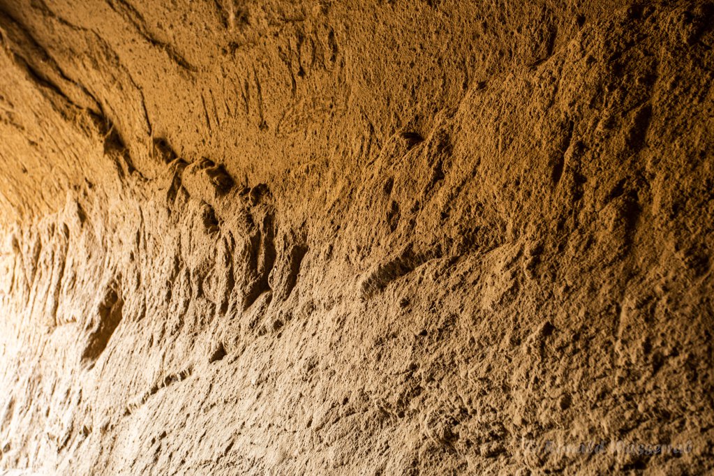 In den Trass-Höhlen