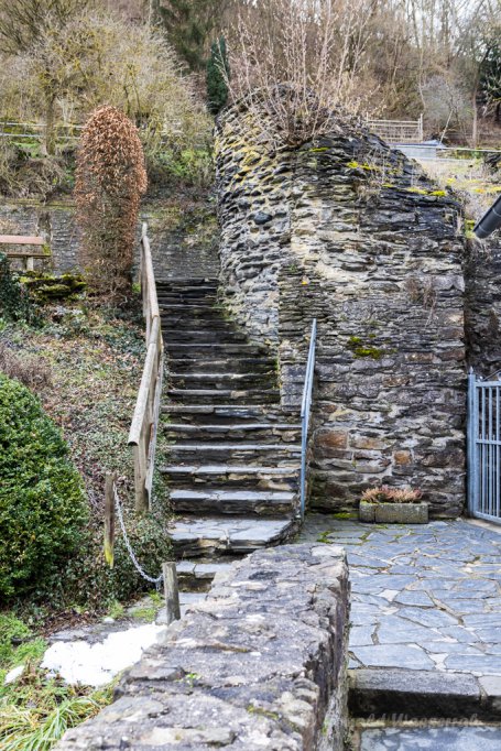Treppen an der Brücke in Monreal
