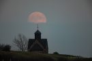 Mond an der Hubertuskapelle