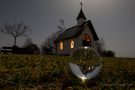 Kottenborner Kapelle mit Glaskugel