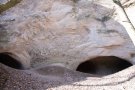 Muster im sandigen Gestein der Trass-Höhlen