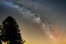 An der Marienkapelle -  - einzeiliges Panorama aus 2 Hochformatfotos (beschnitten) 20 mm Brennweite (Vollformat), Blende 2.8, ISO 3200, je 20 Sekunden Belichtungszeit