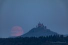 Im Dunst aufsteigender Vollmond