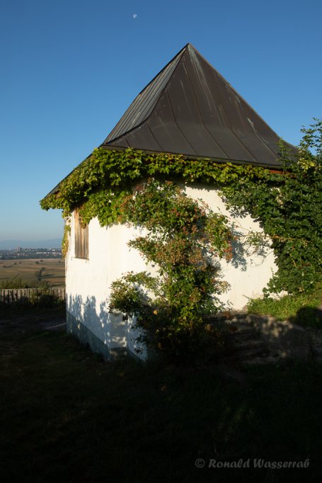 Mond über dem Winzerhaus
