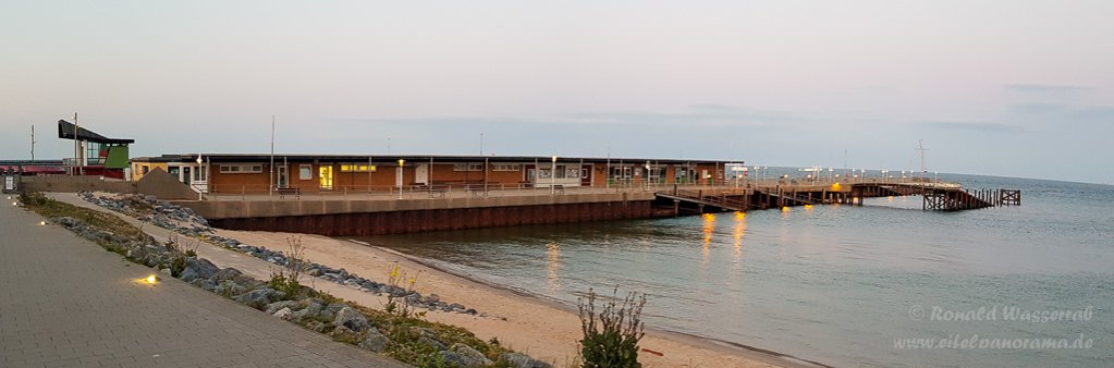 Abendstimmung am Fähranleger Helgoland