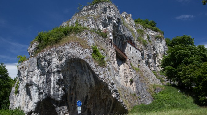 Seltene Flora, Schwellen und Kapelle im Fels – Am Klotzen in Istein