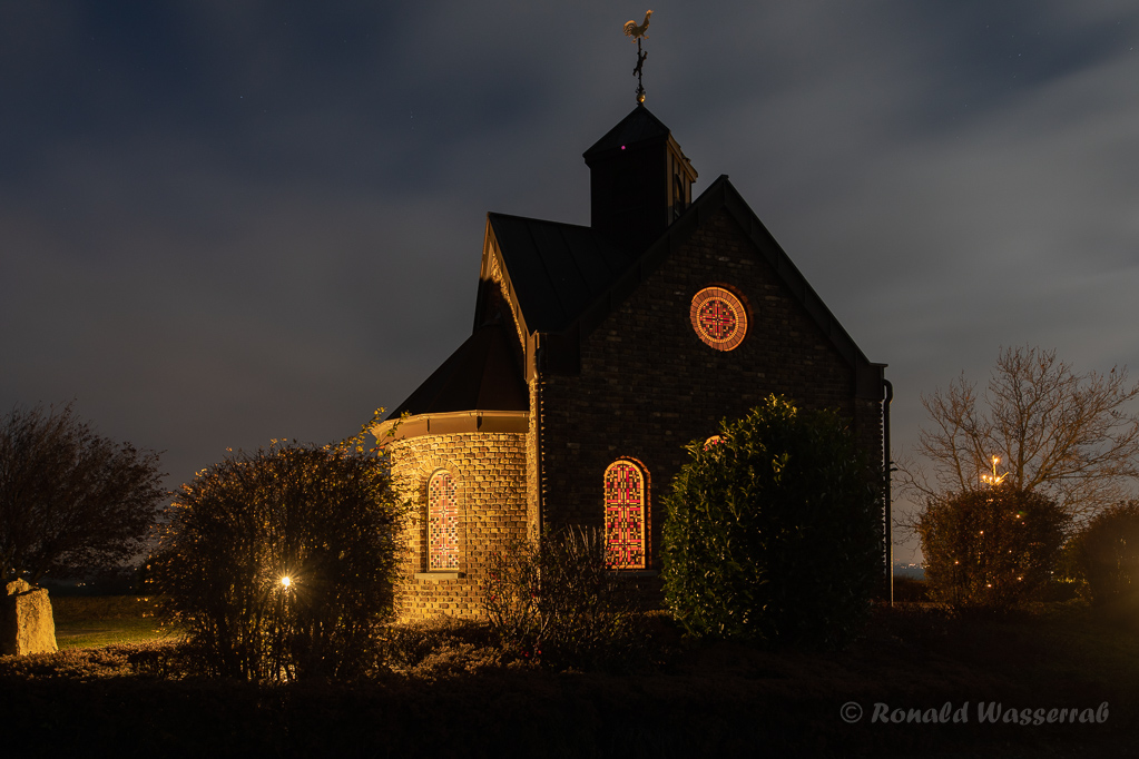 Kapelle in der Nacht