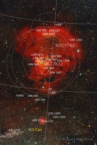 Kosmisches Fragezeichen NGC 7822