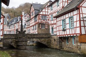 Fachwerk an der Johannesbrücke mit Löwendenkmal