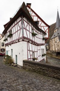 Schiefes Haus an der Johannesbrücke