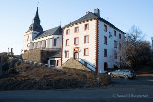 St. Michael mit Pfarrhaus in Steffeln