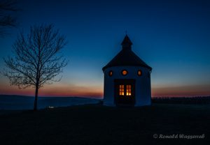 Votivkapelle Wahlhausen zur Blauen Stunde