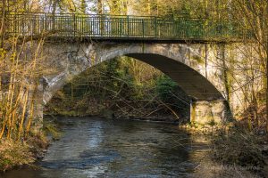 Bogenbrücke über die Nette