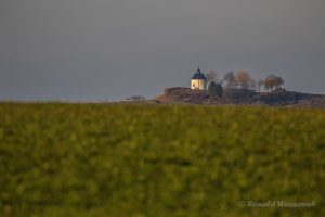 Votivkapelle Wahlhauen vom Eichholz-Maar aus