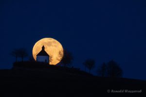 Blitzschnell ist der Mond weitergewandert