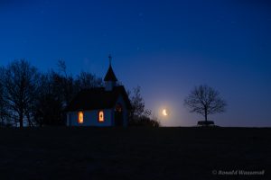 Der aufgehende Mond am Morgen