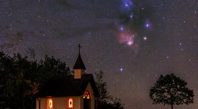 Kapelle mit RhoOphiuchi Molekülwolke