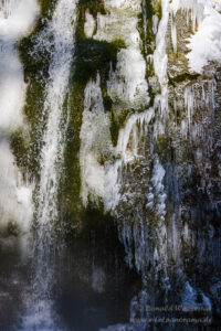 Dreimühlen-Wasserfall  - Der kleine Bach stürzt in die Tiefe
