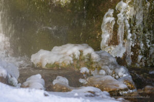 Eis im Dreimühlen-Wasserfall