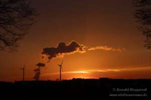 Sonnenuntergang Richtung Kraftwerk Weisweiler