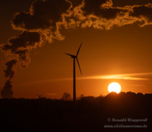 Sonnenuntergang Richtung Kraftwerk Weisweiler