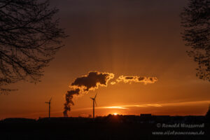 Sonnenuntergang Richtung Kraftwerk Weisweiler