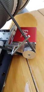 Zahnriemen spannen und Motor fixieren