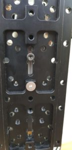 Position der Fotoschrauben an der Prismenschiene