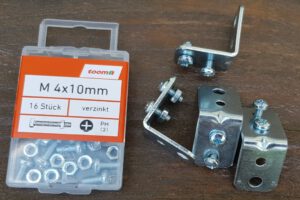 Winkel mit M4x10-Schrauben