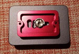 Befestigen des Svbony-Verteilers auf eine kleine Kameraplatte