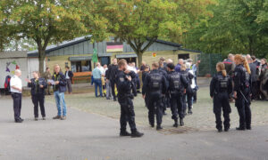 Bundeskanzler Friedrich Merz in Gey: Auf dem Helmut-Rösseler-Platz