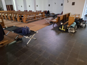 Ruhe- und Übernachtungsort für die Helfer: Die Pfarrkirche in Gey (Foto: Edith Moersheim)