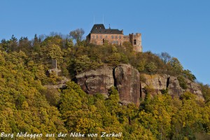 25-05 Burg Nideggen aus Naehe Zerkall